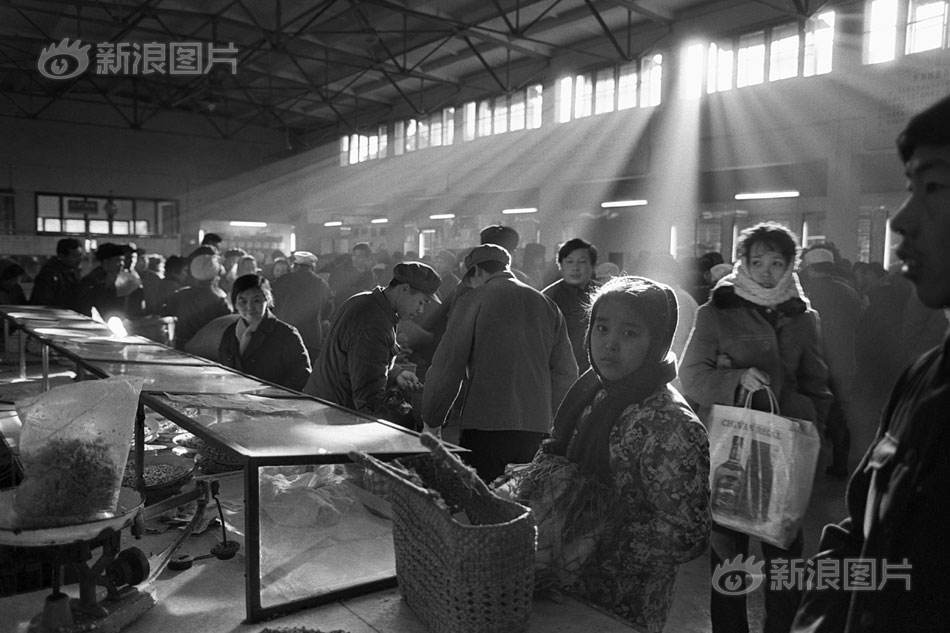 住酒店找女人 _ 郑钦文图片,住酒店想找个女的怎么找比较安全