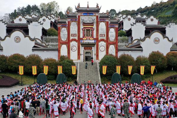 织里人民路做鸡的都搬哪儿了?揭秘老店新址 行业变迁真相,织里哪里有小吃街