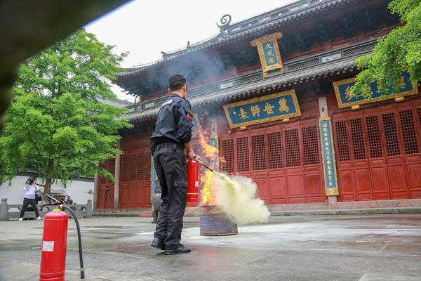 qq附近人找服务 _ 垂钓 散文,qq上附近人提供的服务可靠吗