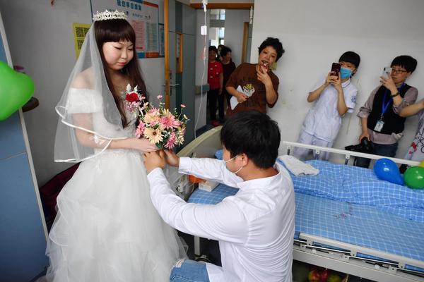 附近有美女按摩的吗 _ 费可演员表,找个附近按摩