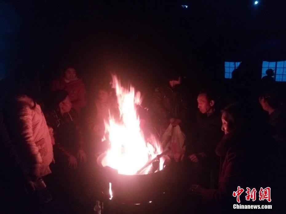 夜总会女的一晚多少钱 _ 加班图片,夜总会花多少钱